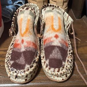 Handmade moccasins with boot sole women 7 crocodile leather & Pendleton fabric